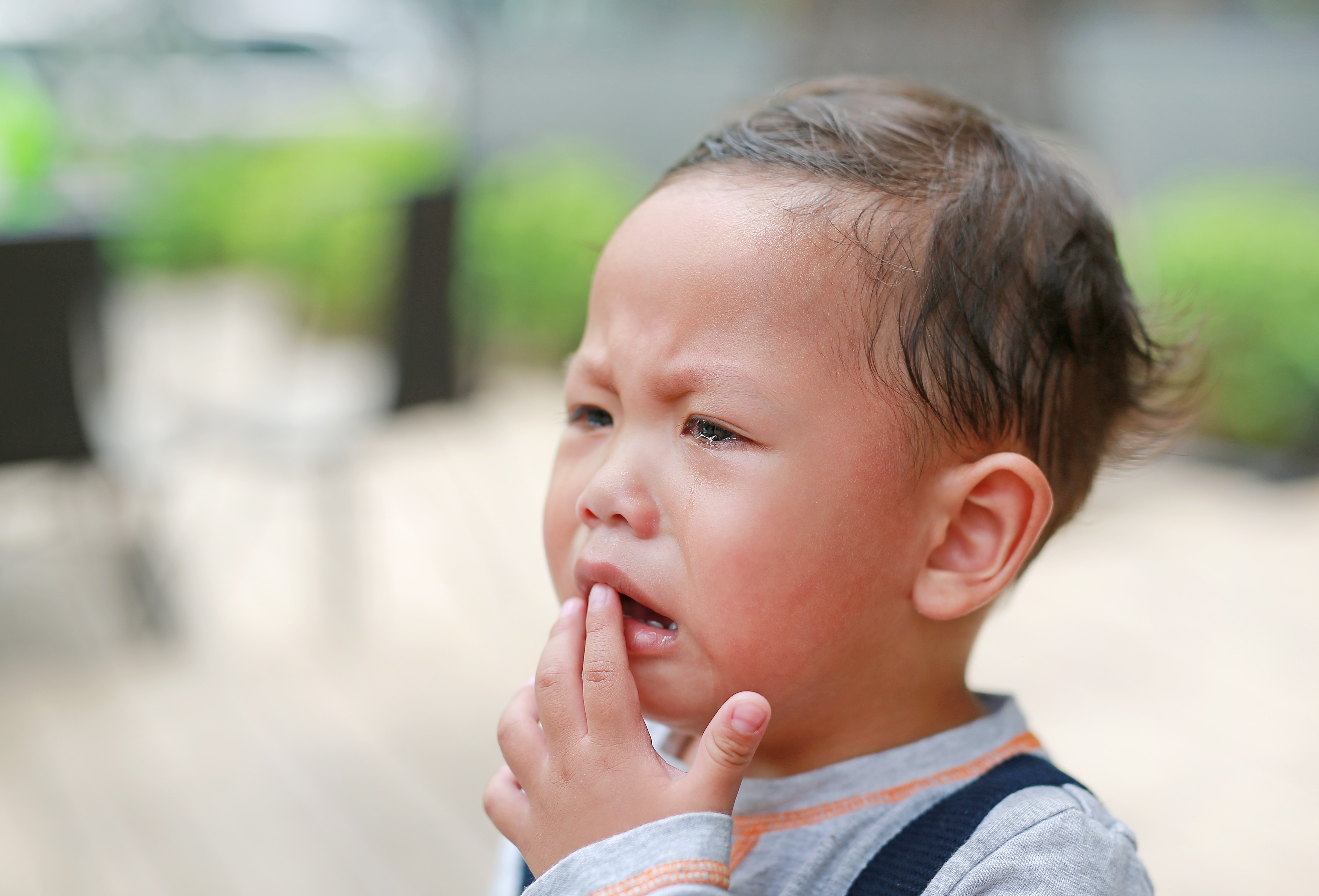 sariawan anak, cara mengobati sariawan, tanda sariawan pada anak, penyebab sariawan anak, Bunda, si Kecil